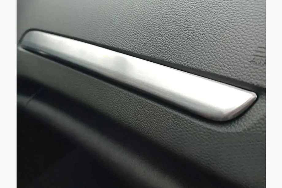 Renault Megane IV 2016–2025 Kojelaudan koristelista sisätilaan (1 kpl, ruostumaton teräs) Image