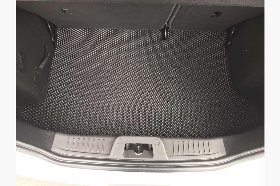Ford Fiesta 2008–2017 Tavaratilan matto HB (EVA, musta) Kuva 1