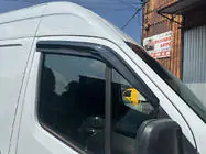 Mercedes Sprinter W907/W910 2018– Ikkunatuuliohjaimet (2 kpl, Sunplex Sport) kuva 1
