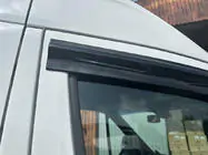 Mercedes Sprinter W907/W910 2018– Ikkunatuuliohjaimet (2 kpl, Sunplex Sport) kuva 5