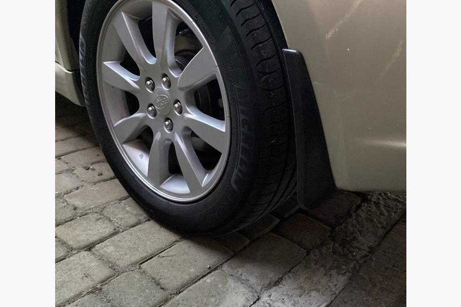 Subaru Legacy 2003–2009 Roiskeläpät Premium 2006-2009 (4 kpl) Image