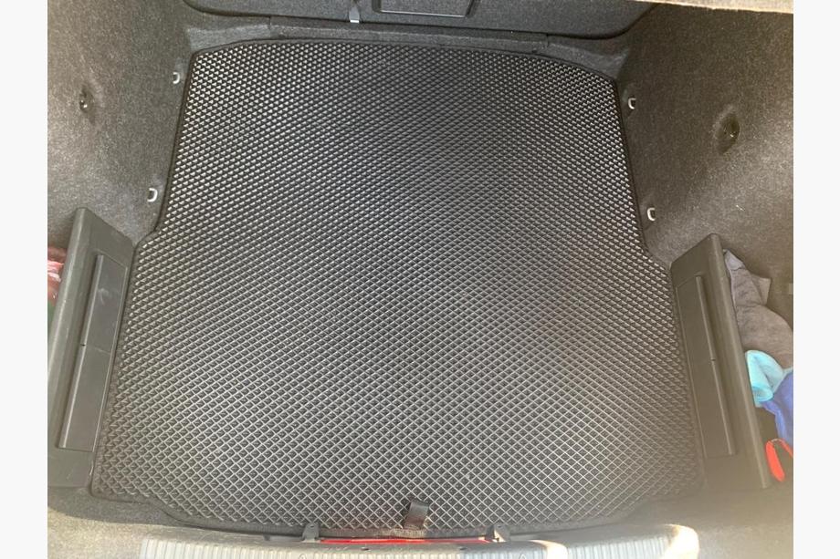 Skoda Octavia III A7 2013–2019 Tavaratilan matto SD (EVA, musta) Image