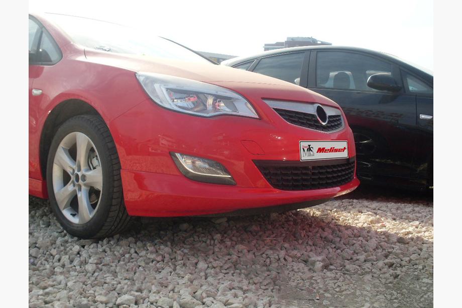 Opel Astra J 2009–2015 Etuhelman alalippa 2010-2012 (maalattava) Kuva 2