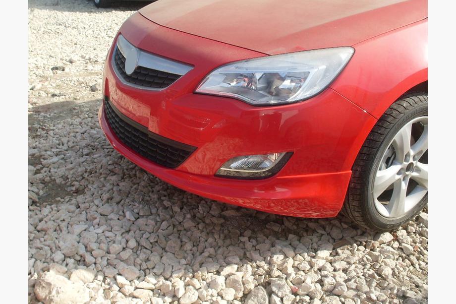 Opel Astra J 2009–2015 Etuhelman alalippa 2010-2012 (maalattava) Kuva 1