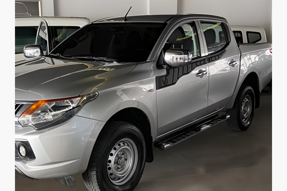Mitsubishi L200 2015–2024 Ovien ylälistat 2015-2019 (4 kpl, ABS) Image