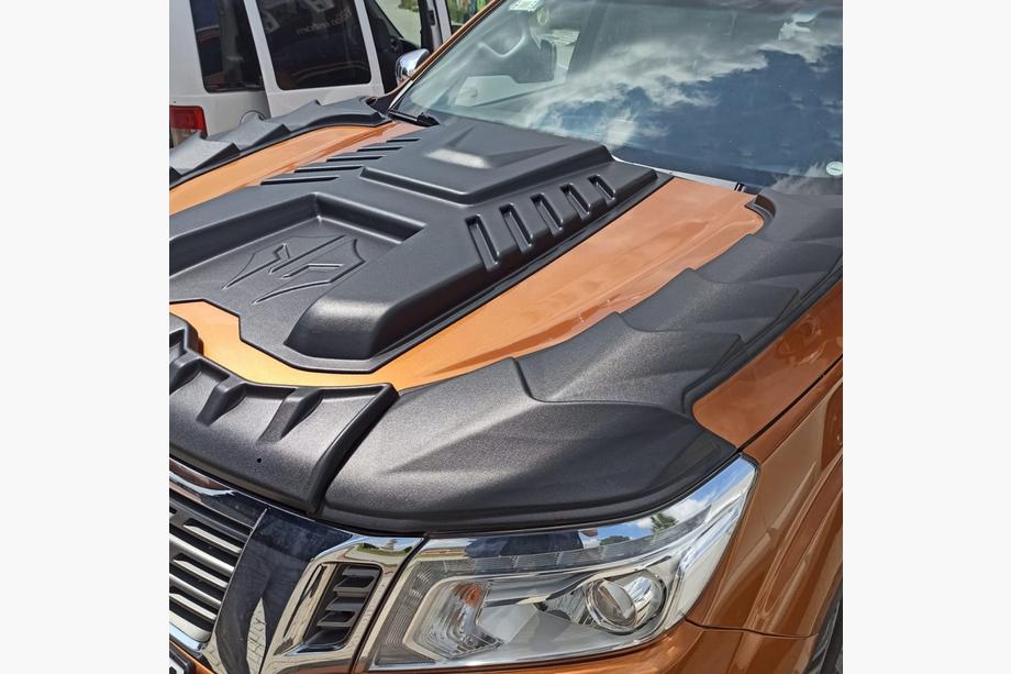 Nissan Navara/NP300 2016– Konepellin suojalista (ABS) Image