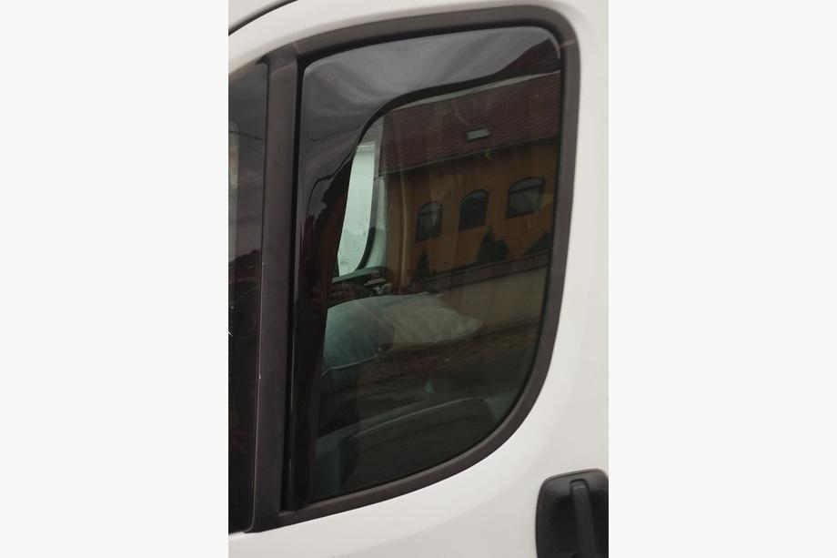 Fiat Ducato 2006–2025 Ikkunatuulisuojat, tiivisteeseen asennettavat (Esa, 2 kpl) Image