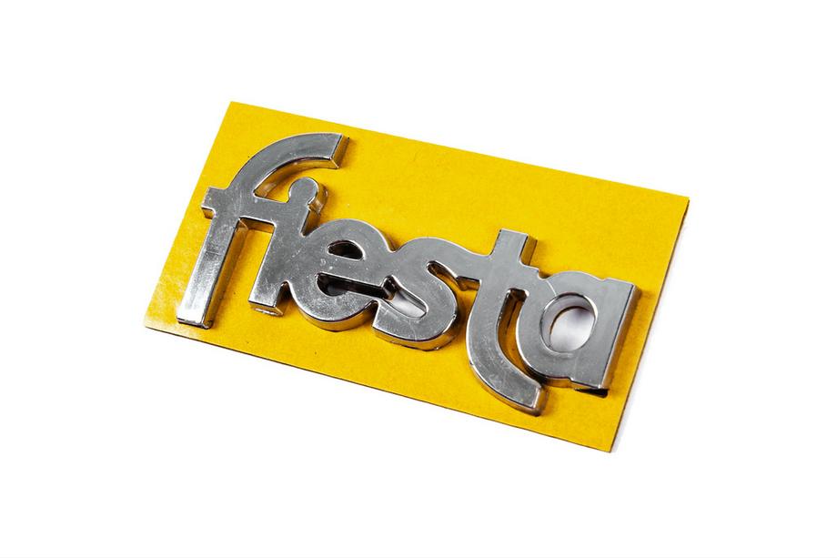 Ford Fiesta 1995–2001 Fiesta 8401a -merkki (69 x 35 mm, oveen) Kuva 2