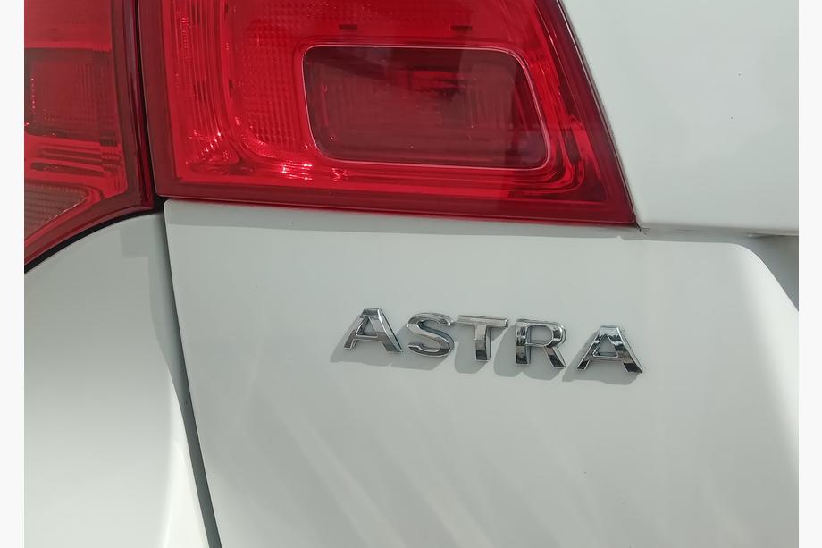 Opel Astra J 2009–2015 Astra-tekstimerkki 5177042 (120 x 17 mm) Image