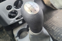 Renault Logan I 2005–2008 Vaihdekepin nuppi 8200079112 (musta kromilla) kuva 1