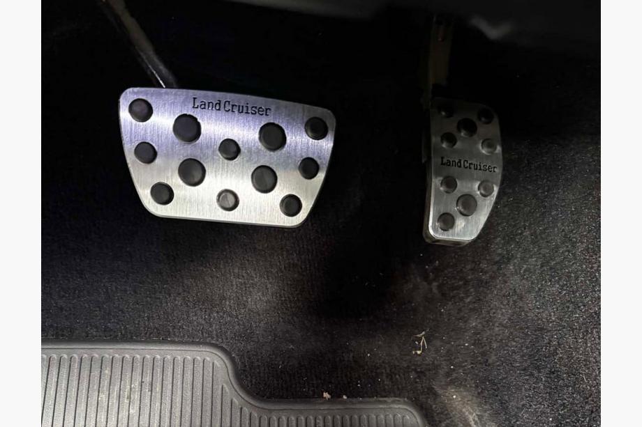 Toyota Land Cruiser 200 2007–2021 Poljinpäälliset 2016+ (sarja) Image