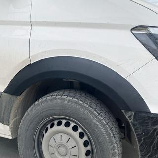 Leveät lokasuojan kaarilevikkeet (4 kpl, mustat) Volkswagen Crafter 2016– kuva 3