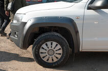 Volkswagen Amarok 2010–2022 EuroCap lokasuojan levikkeet (ABS, pulttikiinnitys) kuva 1