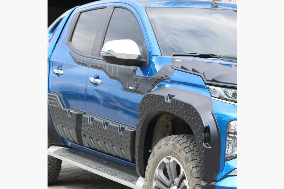 Mitsubishi L200 2015–2024 Oven ylälistat 2019+ (6 kpl, ABS) Kuva 5