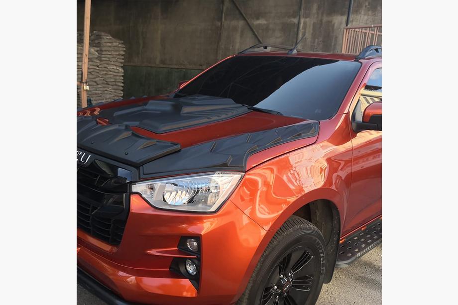 Isuzu D-Max 2019– Konepellin suojalista (ABS) Image