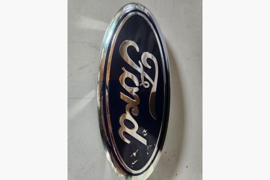 Ford Fusion 2002–2012 Poisto! Etuembleemi (kiinnikkeillä) Image