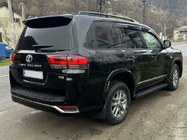 Toyota Land Cruiser 200 2007–2021 Restyling-sarja LC 300 High-Line -malliin (täysi sarja) kuva 6
