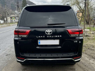 Toyota Land Cruiser 200 2007–2021 Restyling-sarja LC 300 High-Line -malliin (täysi sarja) kuva 7