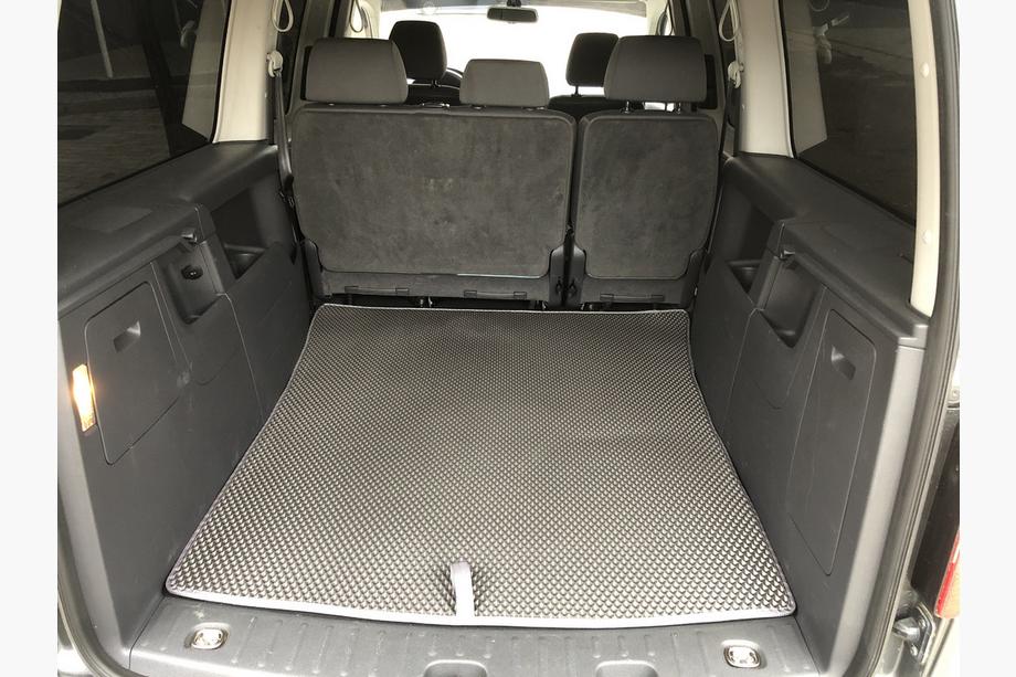 Volkswagen Caddy 2010–2015 Tavaratilan matto V2 MAXI (EVA, musta) Image