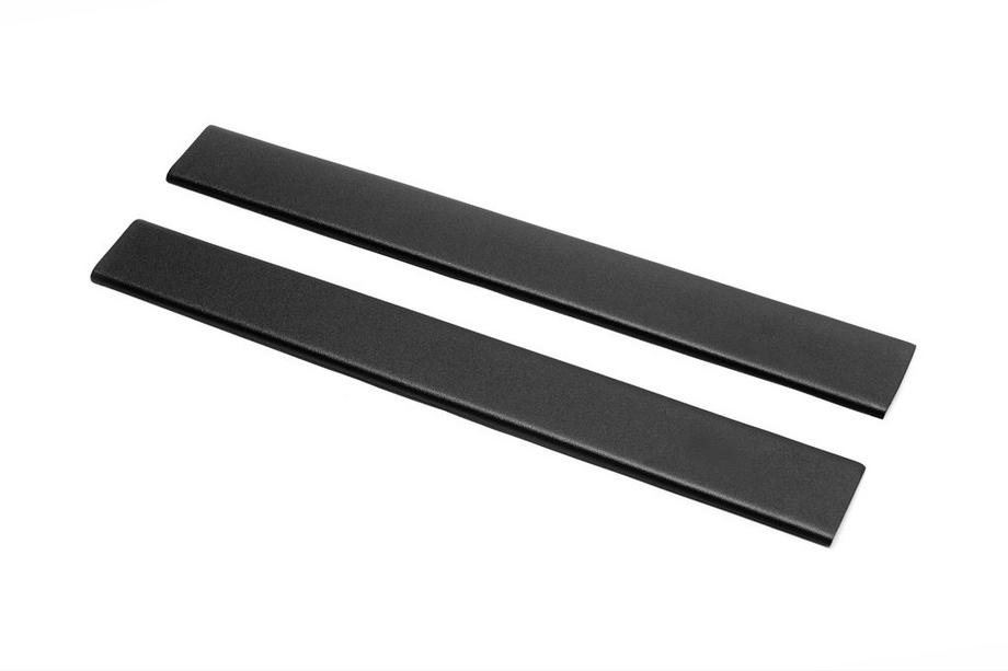 Yleismalliset kynnyslistat DDU (4 kpl, mattapinta) Etu 41 x 4 cm, taka 39 x 2,5 cm Kuva 11