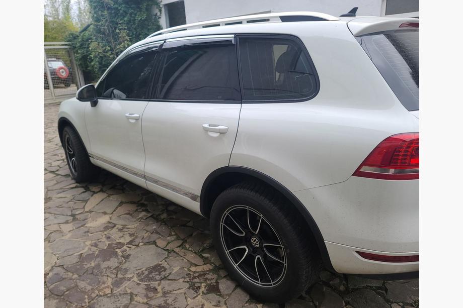 Volkswagen Touareg 2010–2018 Tuuliohjaimet kromilistalla (4 kpl, Niken) Image