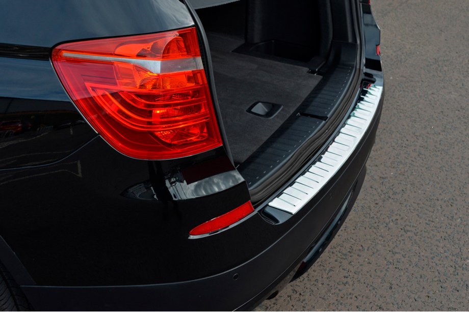 BMW X3 F25 2011–2018 Ruostumattomasta teräksestä valmistettu takapuskurin suojalista OmsaLine (kiiltävä, rst) Image