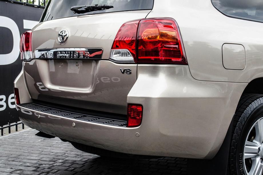 Toyota Land Cruiser 200 2007–2021 Takavalot 2007-2015 (OEM) Image