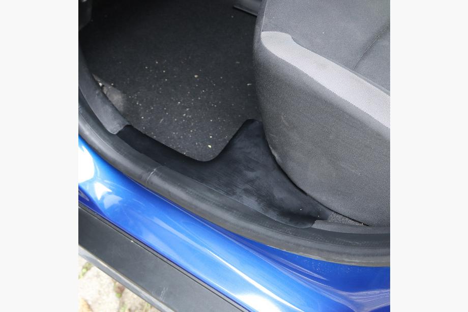 Dacia Duster 2018–2024 Sisäpuoliset kynnyslistat EuroCap (5 kpl, ABS) Image