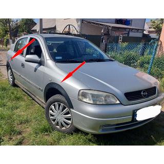 Lokasuojan kaarilistat (4 kpl, mustat, metallia) Opel Astra G Classic 1998–2012
