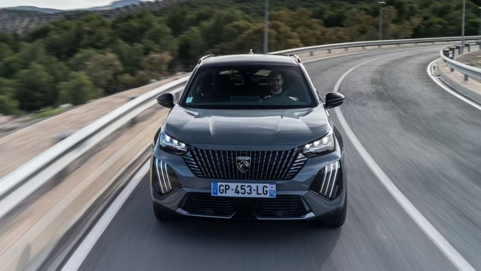 Uudistunut kompakti crossover Peugeot 2008
