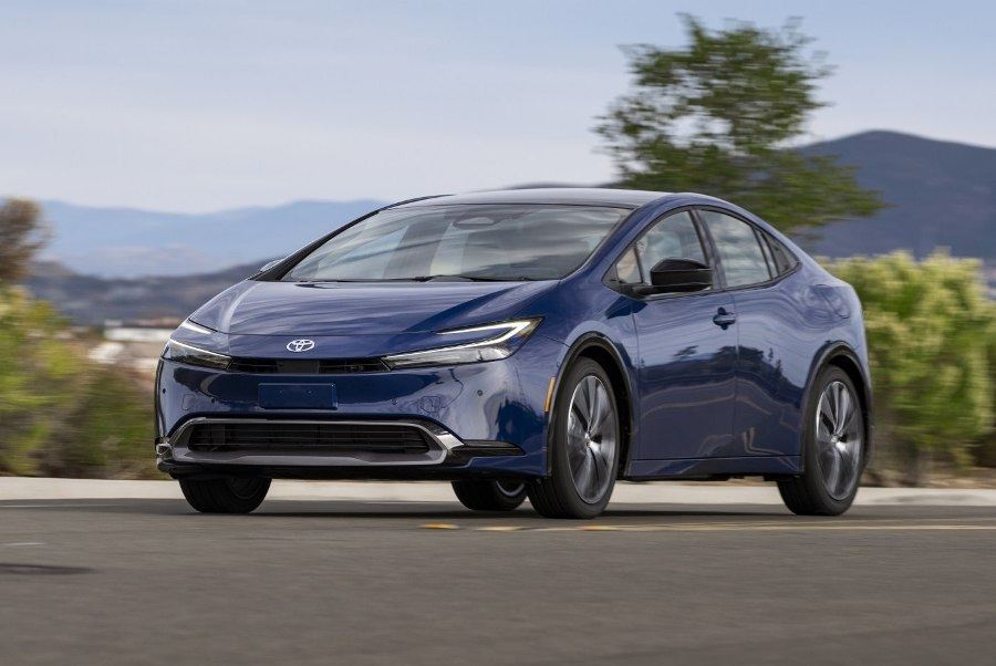 Katsaus uuden sukupolven Toyota Prius -hybridimalliin
