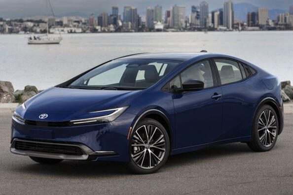 Katsaus uuden sukupolven Toyota Prius -hybridimalliin