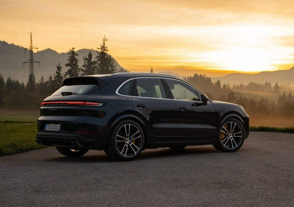 Koeajo: uudistettu urheilullinen crossover Porsche Cayenne