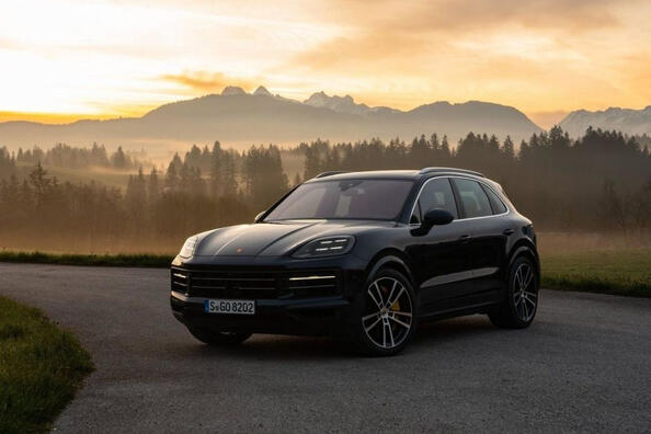 Koeajo: uudistettu urheilullinen crossover Porsche Cayenne