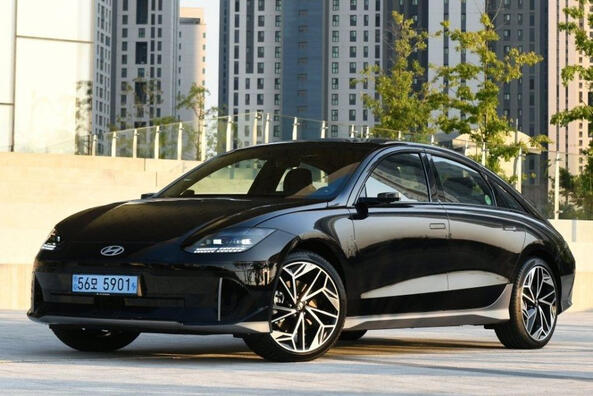 Sähkösedan Hyundai IONIQ 6