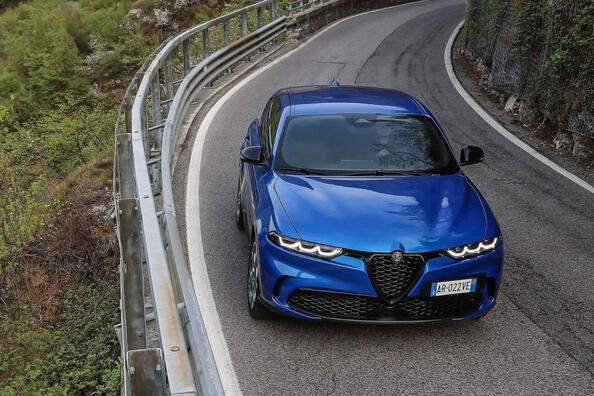 Alfa Romeo Tonale -crossoverin koeajo