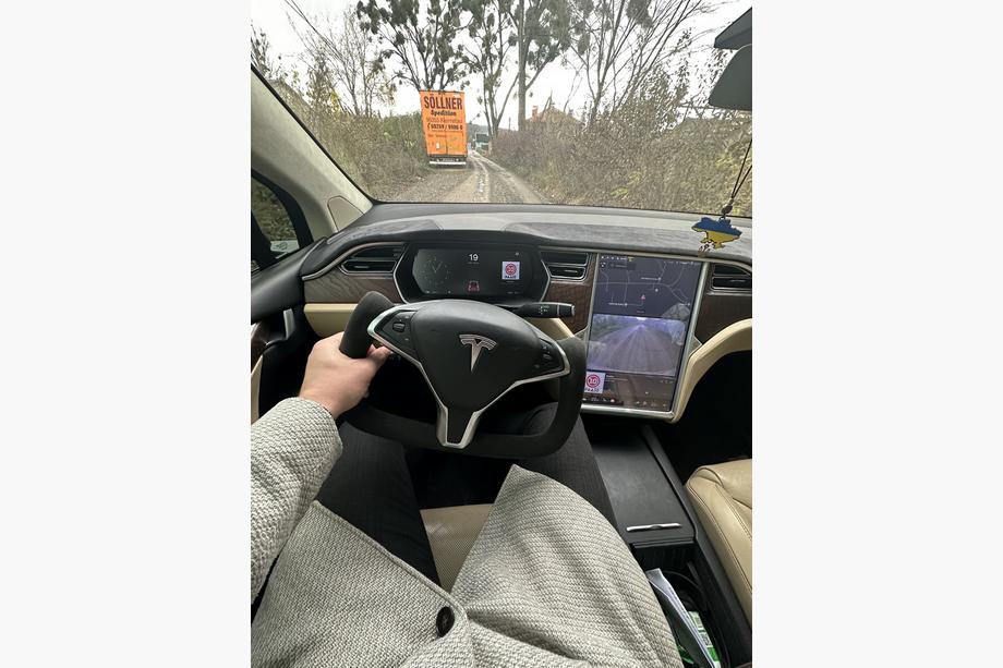 Tesla Model X 2015– Ohjauspyörä, ruorimalli (Alcantara, lämmitettävä) Kuva 2
