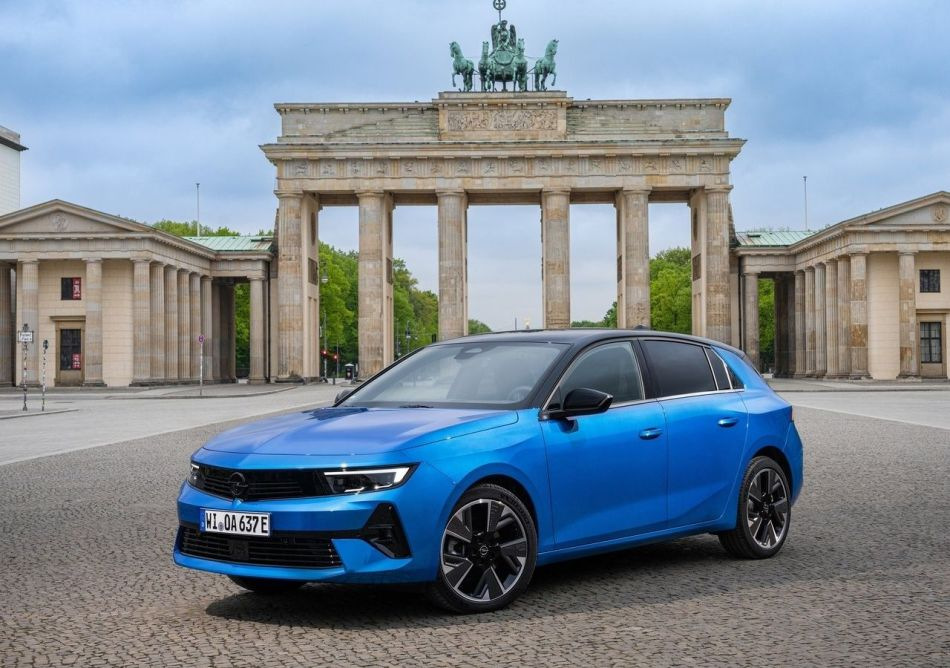 Sähköinen kompakti viistoperä Opel Astra Electric