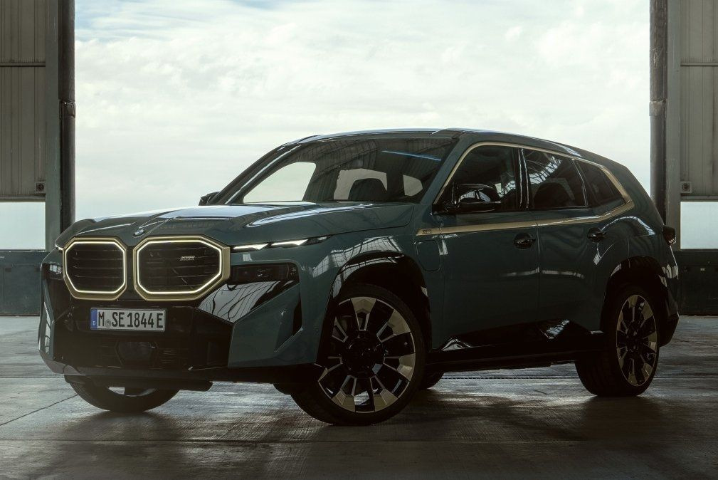 BMW XM: hybridi, luksusnelivetoinen crossover
