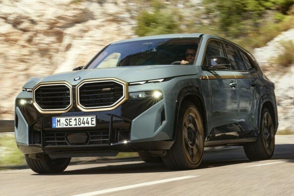 BMW XM: hybridi, luksusnelivetoinen crossover