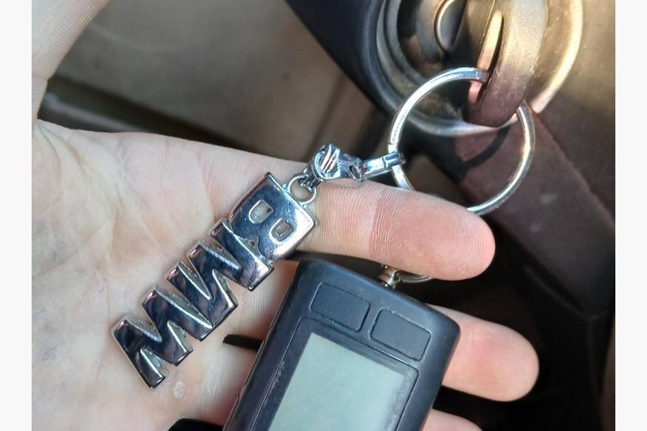 BMW Metallinen avaimenperä BMW-logolla Kuva 1