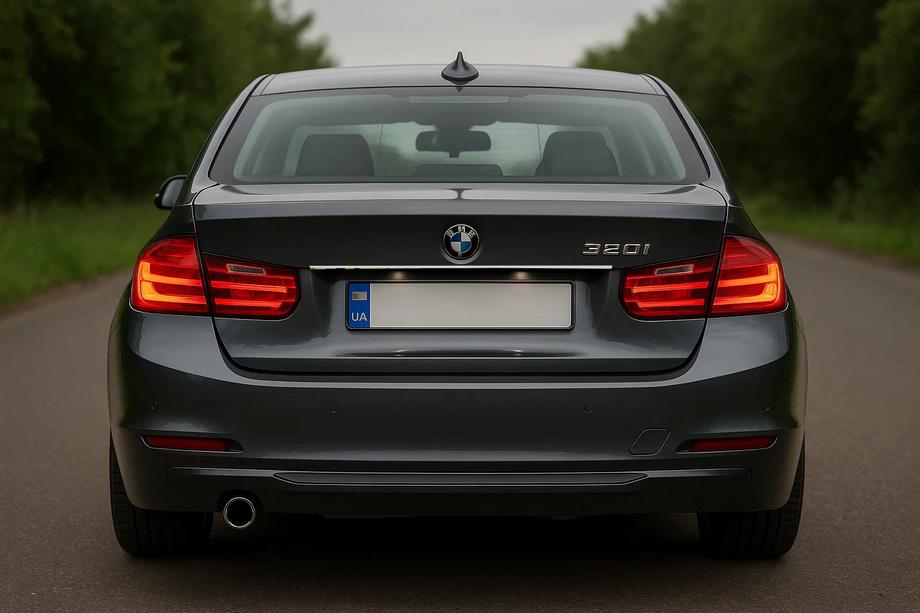 BMW 3-sarja F30/F31 2012–2019 Rekisterikilven ylälista (RST) Sedan (kromi) Image