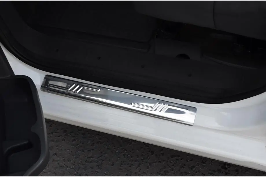 Peugeot Bipper 2008–2017 OmsaLine kromikynnyslistat (2 kpl, ruostumaton teräs) Kuva 2