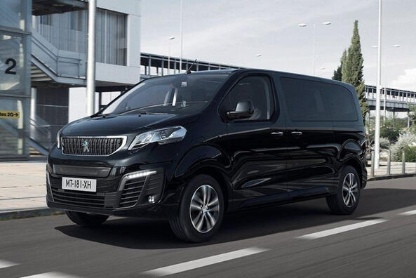 Peugeot e-Traveller -sähköminibussin koeajo