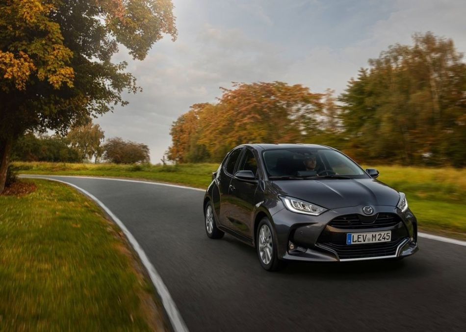 Koeajo: kaupunkihatchback Mazda 2 Hybrid