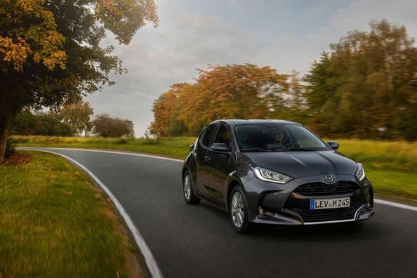 Koeajo: kaupunkihatchback Mazda 2 Hybrid