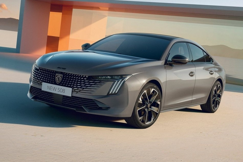 Toisen sukupolven Peugeot 508 -liftback kasvojenkohotuksessa