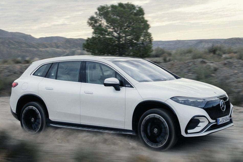 Koeajo: sähköinen premium-crossover Mercedes-Benz EQS