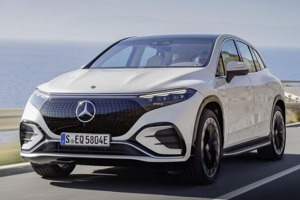 Koeajo: sähköinen premium-crossover Mercedes-Benz EQS