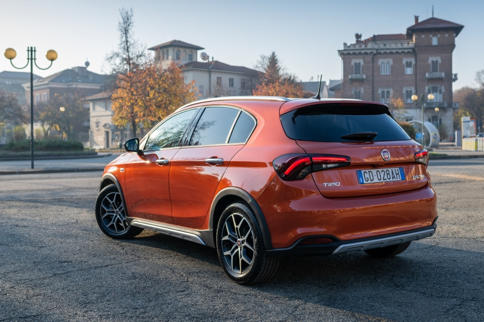 Koeajo: Fiat Tipo Cross -crossover-hatchback